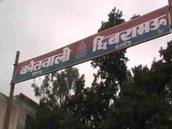 यूपी: बदमाशों ने सर्राफा व्यापारी की गोली मारकर की हत्या, लूट या रंजिश में उलझी पुलिस यूपी: बदमाशों ने सर्राफा व्यापारी की गोली मारकर की हत्या, लूट या रंजिश में उलझी पुलिस