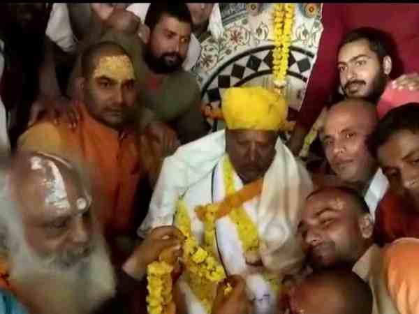 अयोध्या के हनुमानगढ़ी को मिला नया महंत, प्रेम दास हुए गद्दीनशीन अयोध्या के हनुमानगढ़ी को मिला नया महंत, प्रेम दास हुए गद्दीनशीन