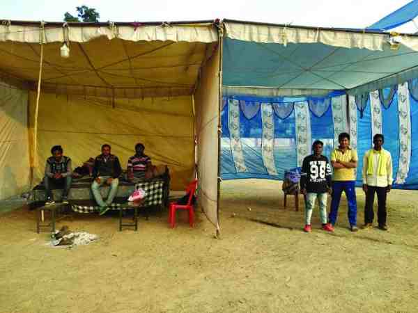 छत्तीसगढ़: स्ट्रॉन्ग रूम की बिजली गुल होने से मचा बवाल, टेंट लगाकर निगरानी कर रहे कांग्रेसी छत्तीसगढ़: स्ट्रॉन्ग रूम की बिजली गुल होने से मचा बवाल, टेंट लगाकर निगरानी कर रहे कांग्रेसी