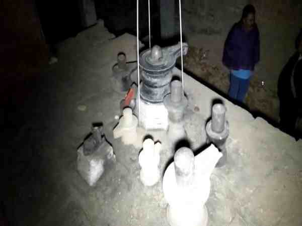 break statue of shivalinga in varansi are not of kashi vihwanath temple break statue of shivalinga in varansi are not of kashi vihwanath temple