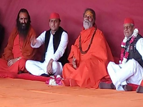 कुंभ पहुंचकर अखिलेश ने कहा- हम खत्म करेंगे जाति की राजनीति कुंभ पहुंचकर अखिलेश ने कहा- हम खत्म करेंगे जाति की राजनीति