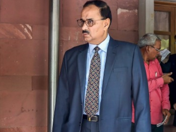 अस्थाना की शिकायत पर टिकी थी सीवीसी की जांच