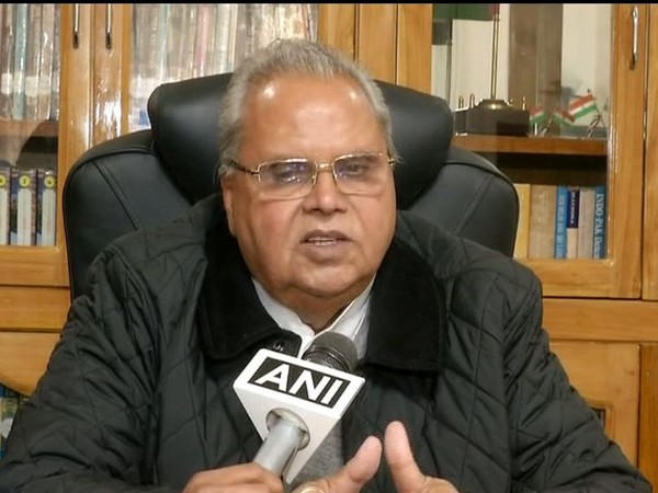 घाटी के अलगाववादी नेता मुझे पराया न समझे: राज्यपाल घाटी के अलगाववादी नेता मुझे पराया न समझे: राज्यपाल
