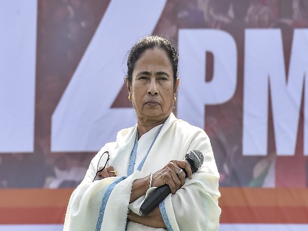 पश्चिम बंगाल में लोकतंत्र खत्म करने का श्रेय ममता दीदी को पश्चिम बंगाल में लोकतंत्र खत्म करने का श्रेय ममता दीदी को