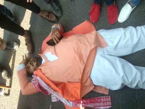 ज्ञापन देने पहुंचे थे बजरंग दल के नेता