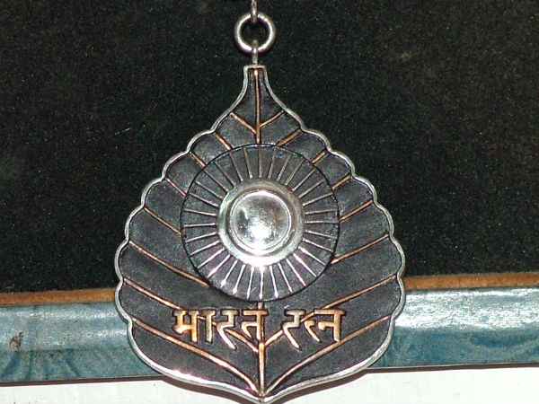 बापू या महात्मा की उपाधि पा चुके अहिंसा के मंत्र फूंकते रहे गांधीजी को राष्ट्रपिता देश ने माना