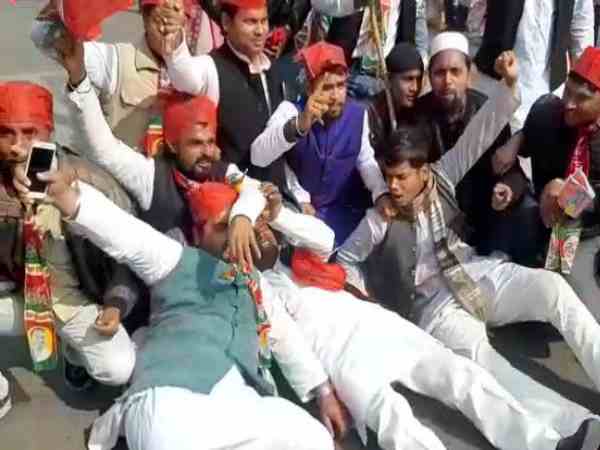 rjd and sp leaders protested for bharat band in bihar rjd and sp leaders protested for bharat band in bihar