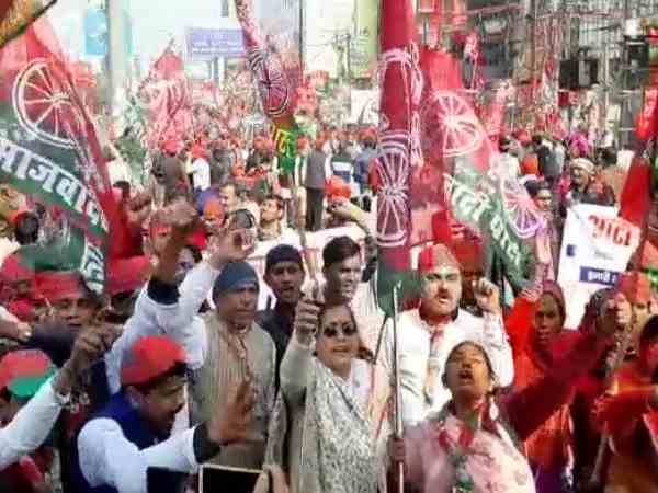 rjd and sp leaders protested for bharat band in bihar rjd and sp leaders protested for bharat band in bihar
