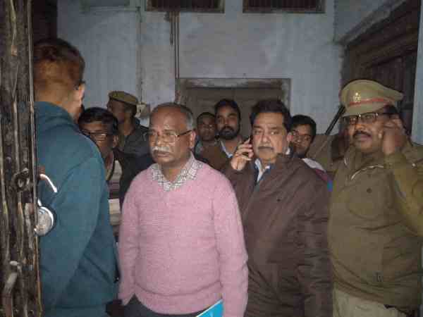 ultrasound manager locked patients in the room and ran away in bahraich ultrasound manager locked patients in the room and ran away in bahraich