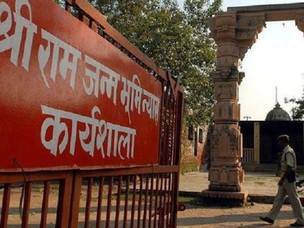 अयोध्या विवाद पर जारी है सियासत