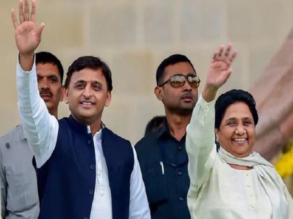 BSP sp alliance: rajendra chaudhary satish chandra misra signature on press release ahead of annoucement about Maha gathbandhan BSP sp alliance: rajendra chaudhary satish chandra misra signature on press release ahead of annoucement about Maha gathbandhan