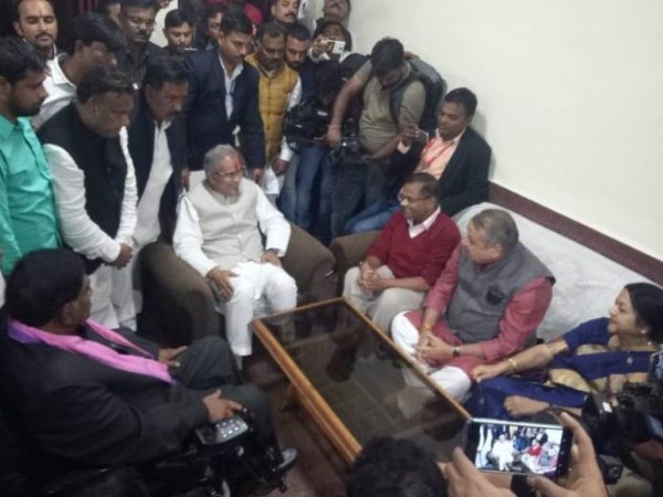 Ajit Jogi had to wait for one hour to meet CM Bhupesh Baghel in bilaspur Ajit Jogi had to wait for one hour to meet CM Bhupesh Baghel in bilaspur