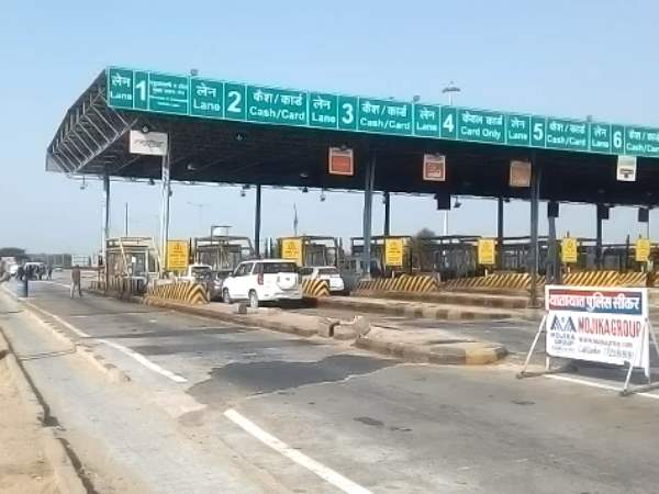 Sikar-jaipur road jaam at Akhepura Toll Plaza Sikar-jaipur road jaam at Akhepura Toll Plaza