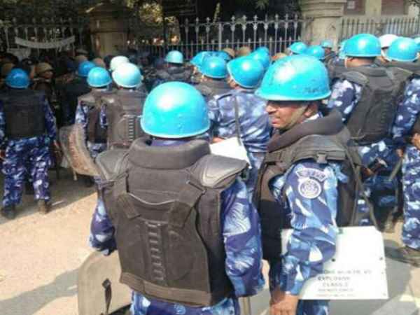 कप्तान ने संभाली कमान