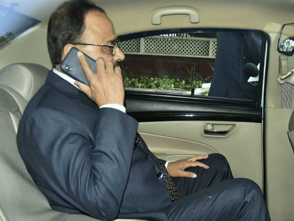 वर्मा के खिलाफ 10 मामले