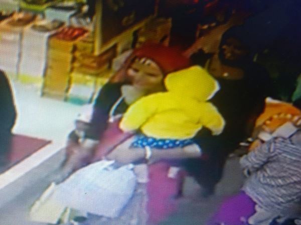 child theft from shop in alwar See CCTV Footage child theft from shop in alwar See CCTV Footage