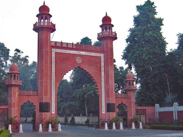 Aligarh Muslim University Minority status:sc refers case to seven judge bench Aligarh Muslim University Minority status:sc refers case to seven judge bench