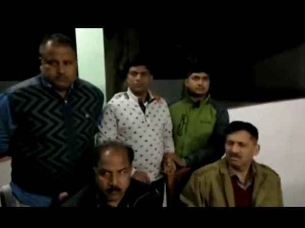 DPRO arrested for taking bribe of Rs 20 thousand in Auraiya DPRO arrested for taking bribe of Rs 20 thousand in Auraiya