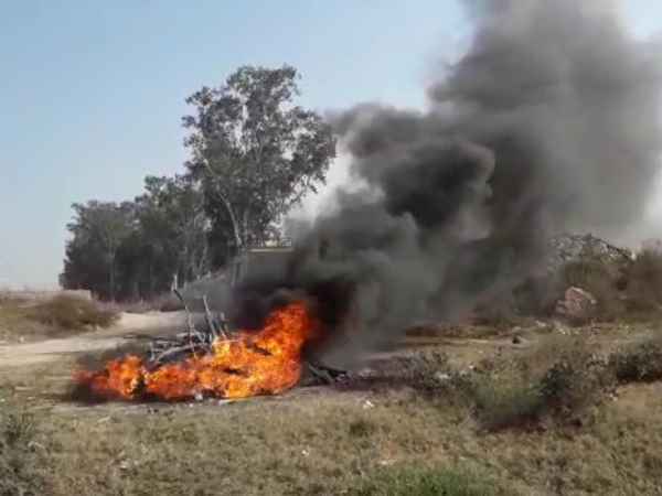 police burnt undefined dead body by tire in baghpat police burnt undefined dead body by tire in baghpat
