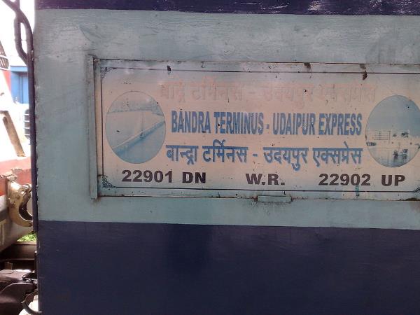 Rs 2.5 crores gold Looted in Bandra Terminus Udaipur Train Rs 2.5 crores gold Looted in Bandra Terminus Udaipur Train