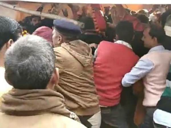 Stampede in Mahavir Temple Patna after police lathicharge Stampede in Mahavir Temple Patna after police lathicharge