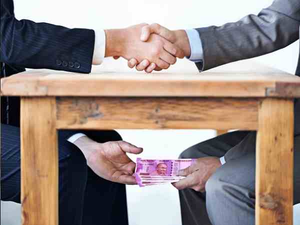 Bank manager arrested for taking bribe in Bihar Bank manager arrested for taking bribe in Bihar