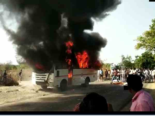 three people killed in road accident of bus and bike in maharashtra three people killed in road accident of bus and bike in maharashtra