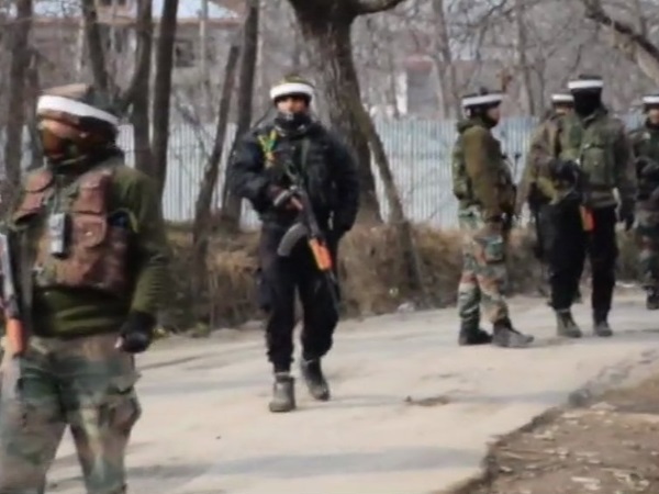 Jammu kashmir Three terrorists an Encounter in Gulshanpora Tral Jammu kashmir Three terrorists an Encounter in Gulshanpora Tral