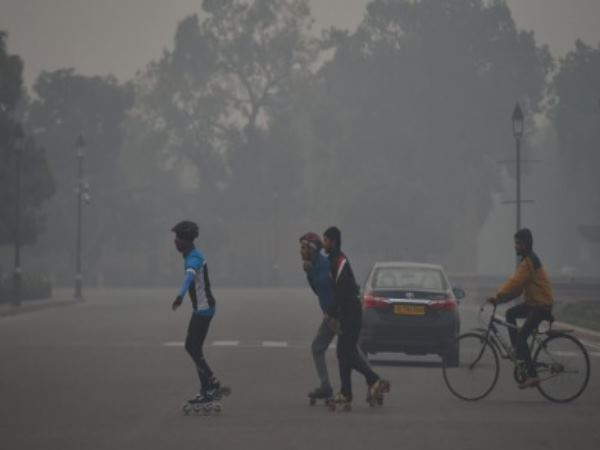 cold in delhi broke 8 year record, 16 trains running late cold in delhi broke 8 year record, 16 trains running late