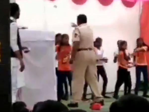 police constable who showers note on children during republic day function in school got suspended police constable who showers note on children during republic day function in school got suspended
