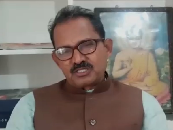 राजस्थान का टीचर सोहन लाल गोयल मरके भी निभाएगा शिक्षक धर्म, सब कर रहे तारीफ राजस्थान का टीचर सोहन लाल गोयल मरके भी निभाएगा शिक्षक धर्म, सब कर रहे तारीफ
