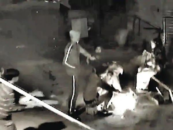 Delhi: Woman shot at in Uttam Nagar caught on camera Delhi: Woman shot at in Uttam Nagar caught on camera