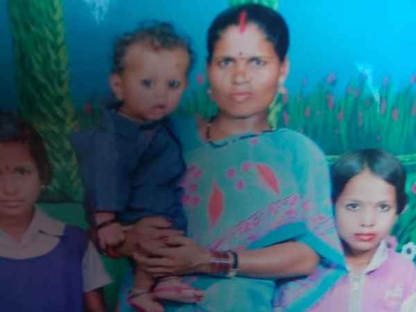 Women with their three children extreme step in Deoria Women with their three children extreme step in Deoria