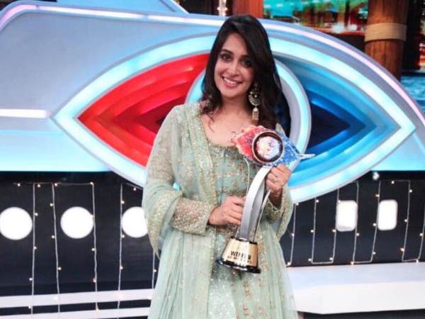 Bigg Boss 12 विजेता दीपिका को फैन ने दी तेजाब फेंकने की धमकी Bigg Boss 12 विजेता दीपिका को फैन ने दी तेजाब फेंकने की धमकी