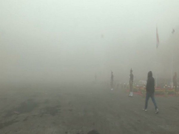 cold waves hits delhi-ncr, temperature dips further cold waves hits delhi-ncr, temperature dips further