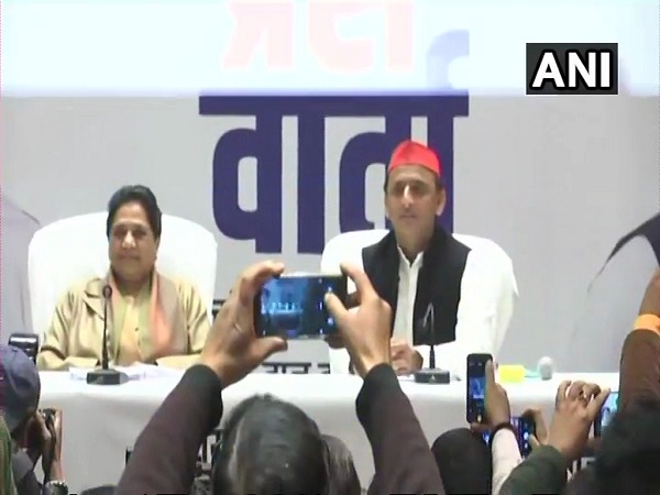 मायावती का सम्मान मेरा सम्मान है- अखिलेश