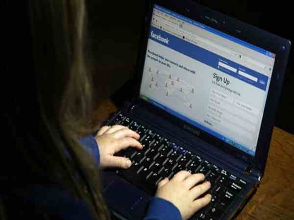 facebook friendship costs woman lakhs of rupees in pune facebook friendship costs woman lakhs of rupees in pune