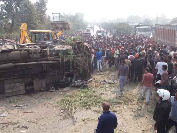 Many people were killed in a roadway bus and truck collision in Fatehpur Many people were killed in a roadway bus and truck collision in Fatehpur