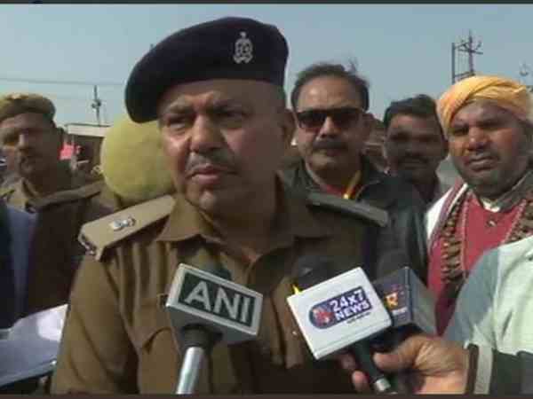 Cylinder blast in Prayagraj Kumbh, fire in Digambar Akhada Cylinder blast in Prayagraj Kumbh, fire in Digambar Akhada