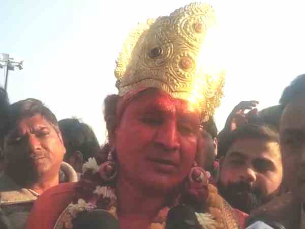 In dress of Hanuman a man reached in PM Modi rally In dress of Hanuman a man reached in PM Modi rally