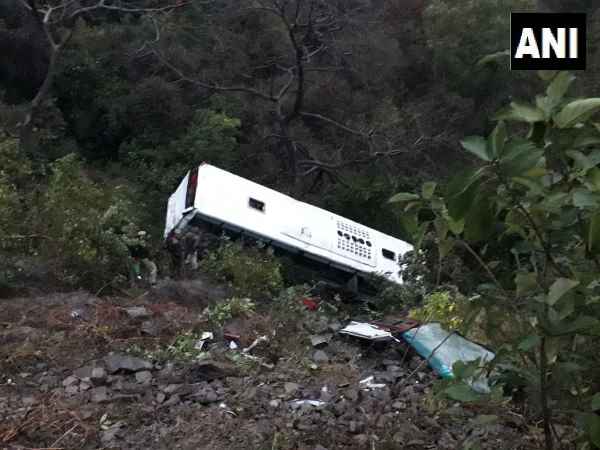 26 people injured after a tourist bus skidded off the road near Swarghat area in Bilaspur 26 people injured after a tourist bus skidded off the road near Swarghat area in Bilaspur