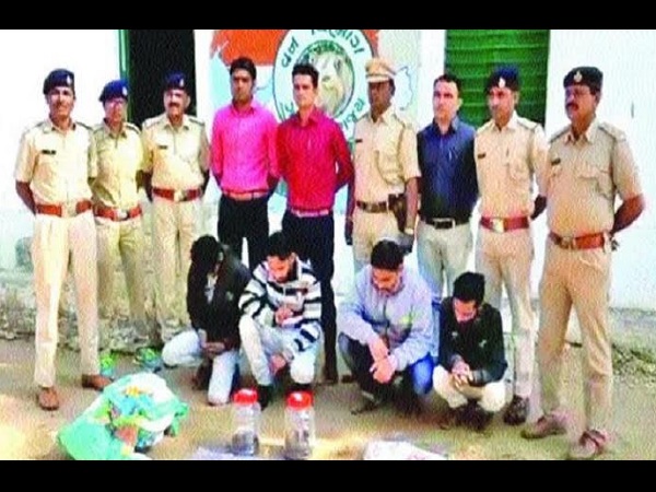 मुंबई के ड्रग डीलर्स से थे संपर्क