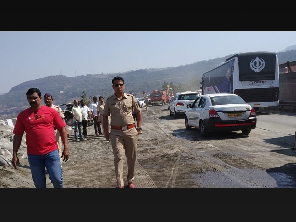 एक ही समय में तीन कार दुर्घटनाग्रस्त