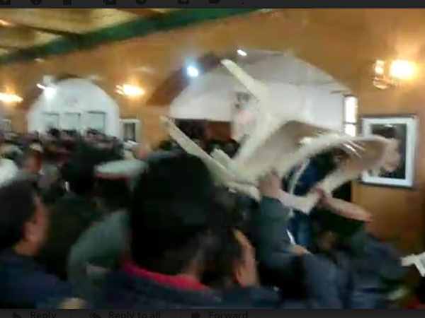 Himachal pradesh : Clash between congress workers, many injured and hospitalised Himachal pradesh : Clash between congress workers, many injured and hospitalised