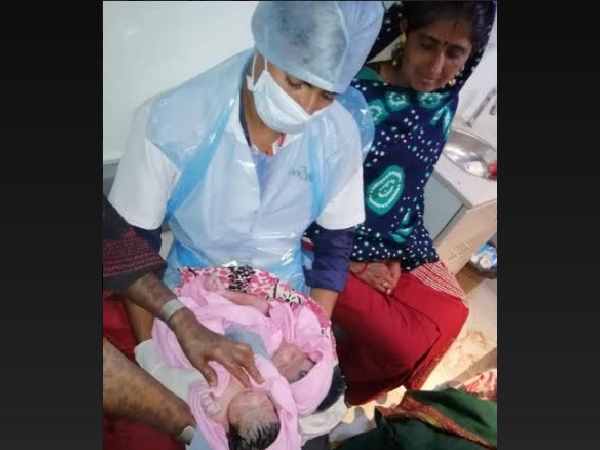 Porbandar: 108 staff helps deliver twins in ambulance Porbandar: 108 staff helps deliver twins in ambulance