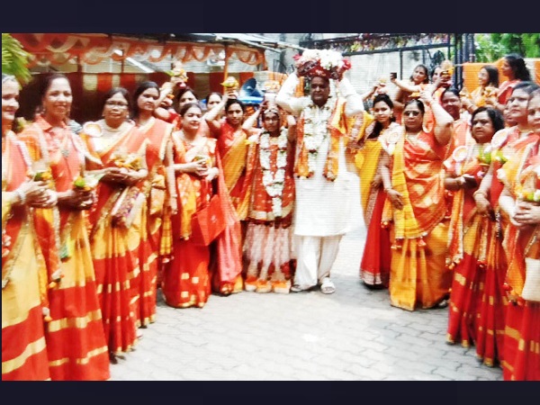 सेवा में हावड़ा वेलफेयर ट्रस्ट भी जुटा
