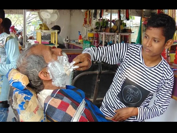 Jyoti and Neha, Two sisters running salon in kushinagar Jyoti and Neha, Two sisters running salon in kushinagar