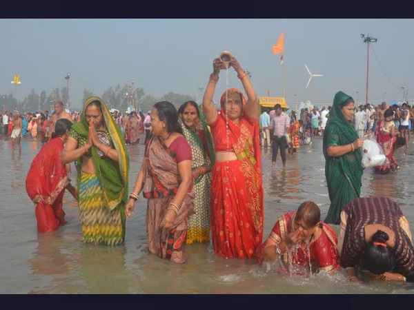 इधर, गंगासागर तीर्थयात्रियों की सेवा के लिए शिविर उद्घाटन