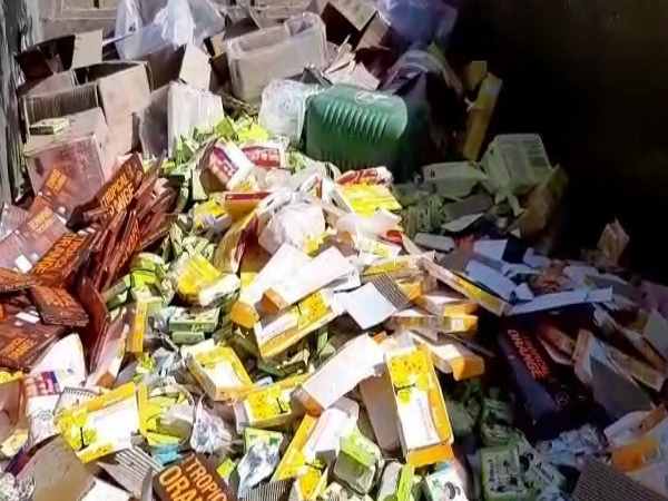 Rajkot: Health department raid on Amul Parlor, 271 Kilo Goods destroyed Rajkot: Health department raid on Amul Parlor, 271 Kilo Goods destroyed