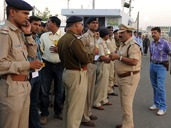 लाशों के साथ पूरी रात घर में रहा